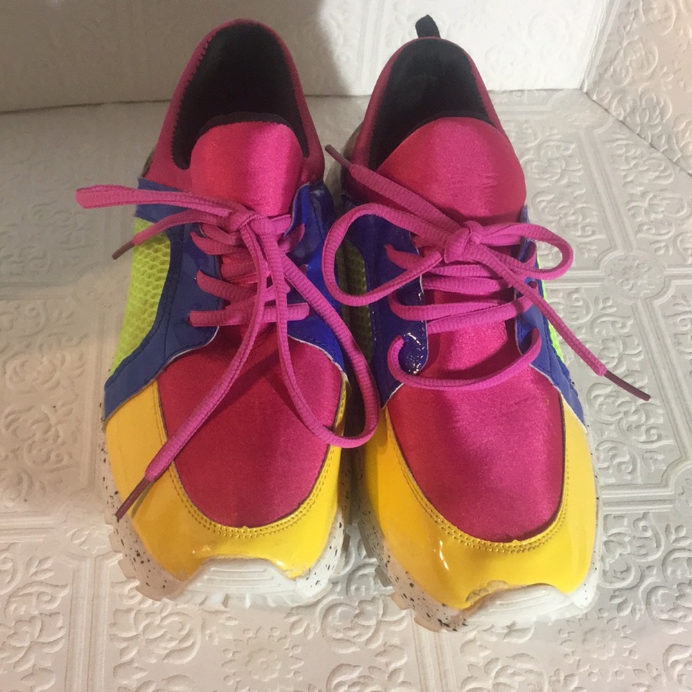 Women size 10 /9 YOKI